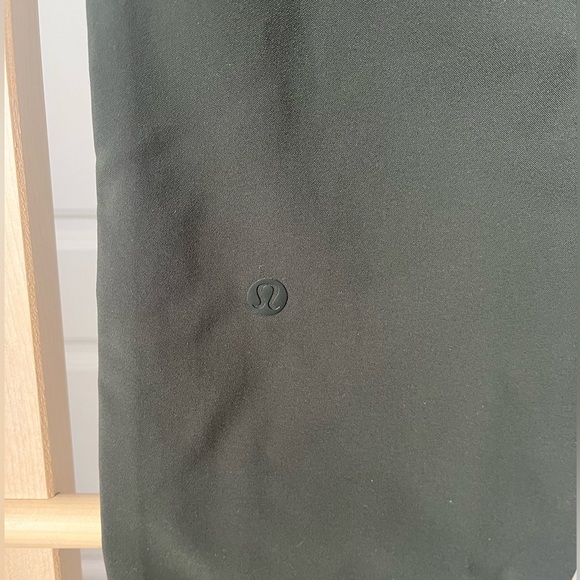Lululemon On The Fly Pant (size 4) - Picture 8 of 11